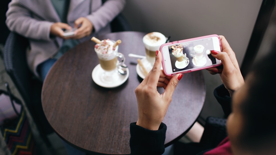 How to Choose and Use Dating Apps Safely and Effectively